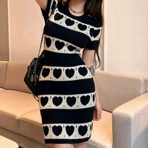 Women's Round Neck Heart Printed Sweater Dress